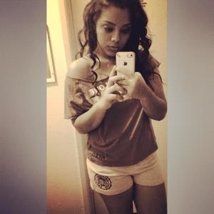 Meet your Posher, Gloria